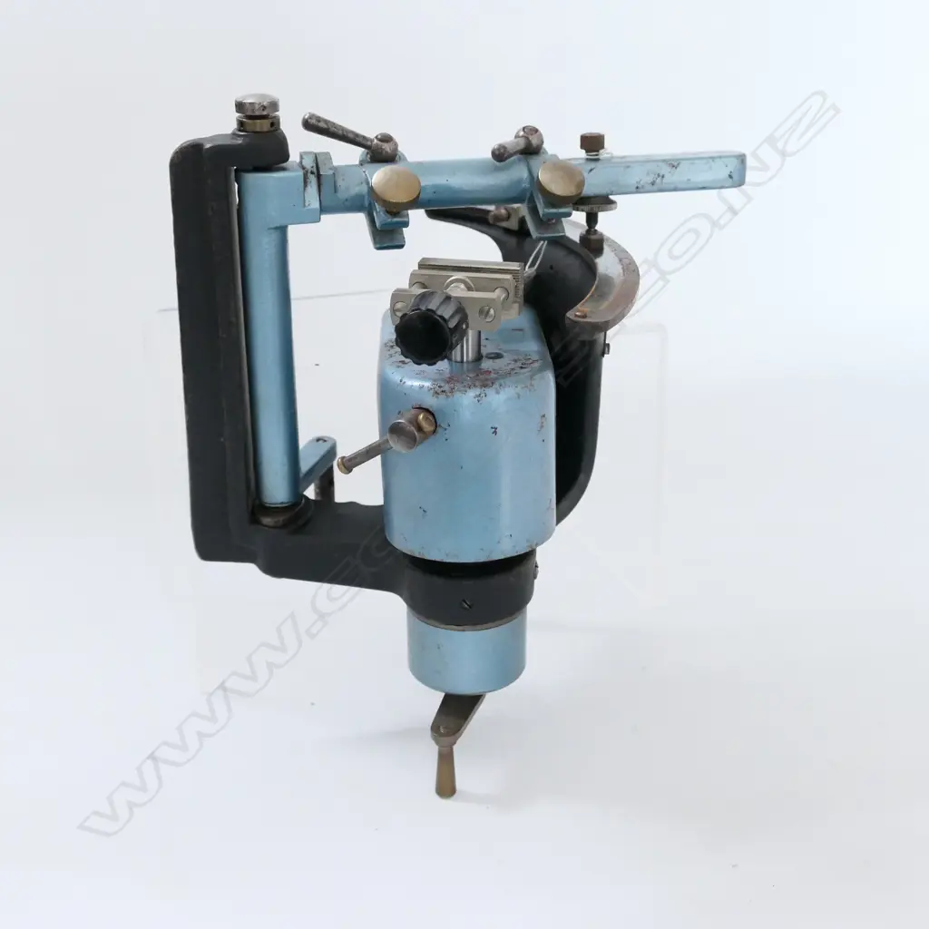 VICE MOUNTED CARL REICHERT  MICROTOME,  BLUE ANODIZED, w BLADE IN 2 BOXES Image 1++